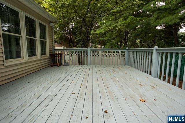 16 Broad Avenue, Paramus, NJ 07652