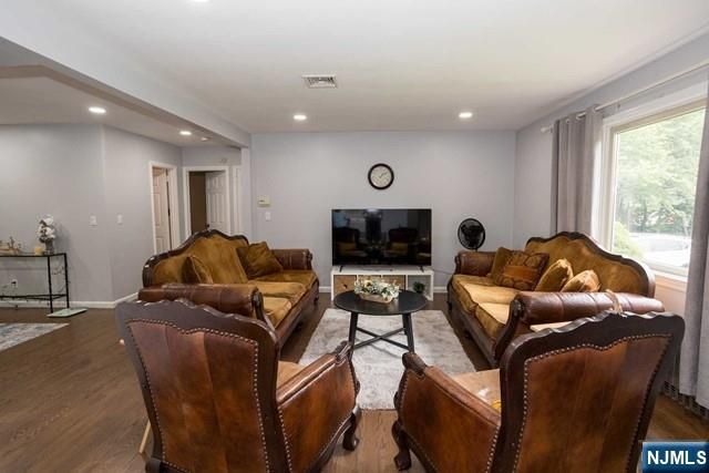 16 Broad Avenue, Paramus, NJ 07652