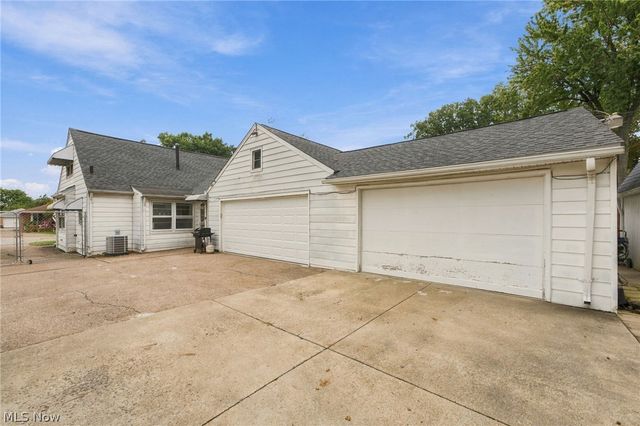 191 Woodhill Drive, Amherst, OH 44001