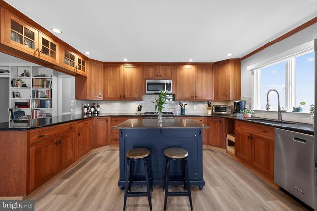 745 N STANWICK RD, Moorestown, NJ 08057