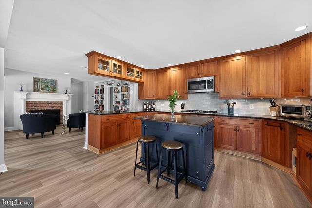 745 N STANWICK RD, Moorestown, NJ 08057