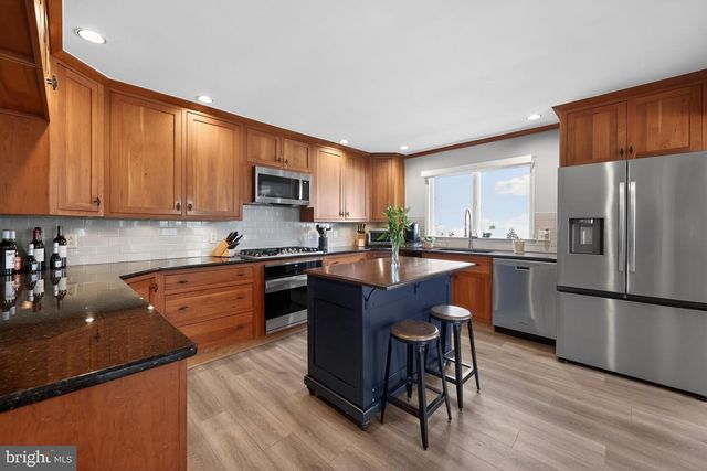 745 N STANWICK RD, Moorestown, NJ 08057