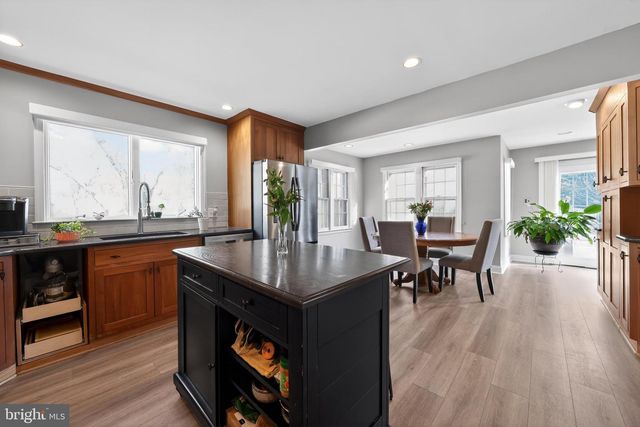 745 N STANWICK RD, Moorestown, NJ 08057