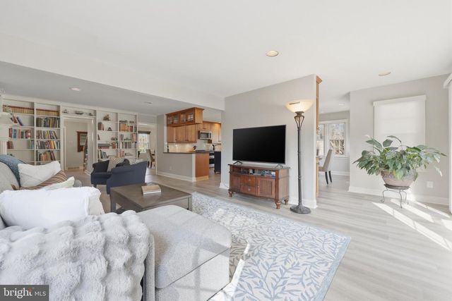 745 N STANWICK RD, Moorestown, NJ 08057