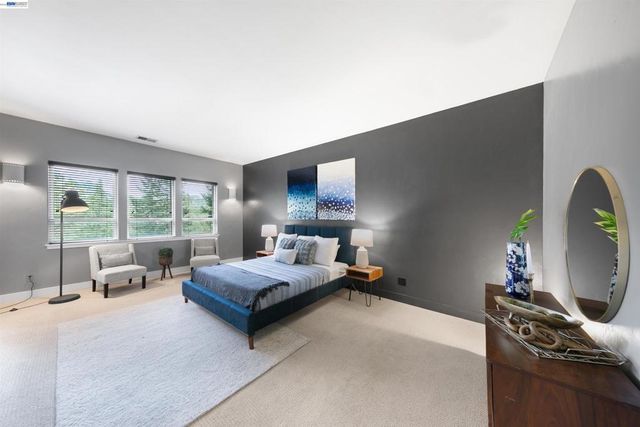 7010 Pinehaven Rd, Oakland, CA 94611