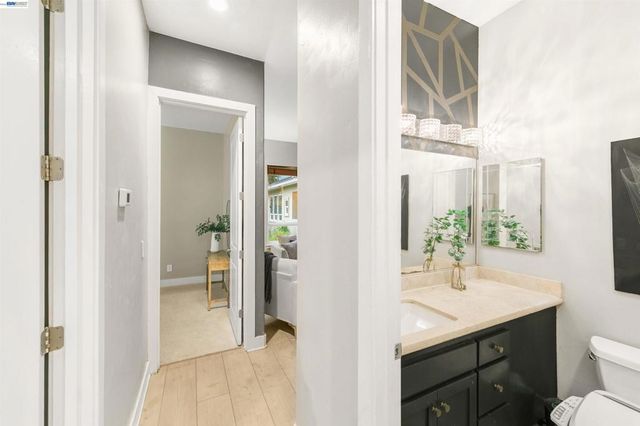 7010 Pinehaven Rd, Oakland, CA 94611