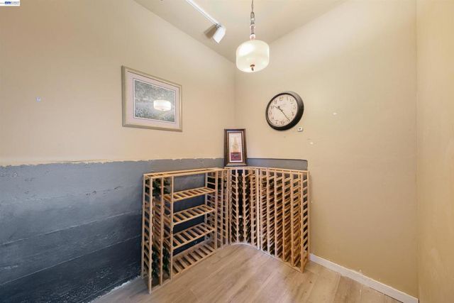 7010 Pinehaven Rd, Oakland, CA 94611