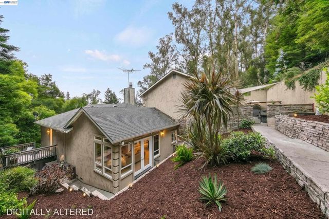 7010 Pinehaven Rd, Oakland, CA 94611
