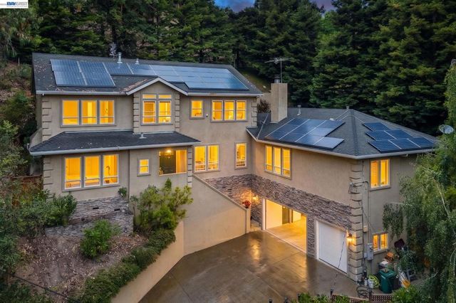 7010 Pinehaven Rd, Oakland, CA 94611