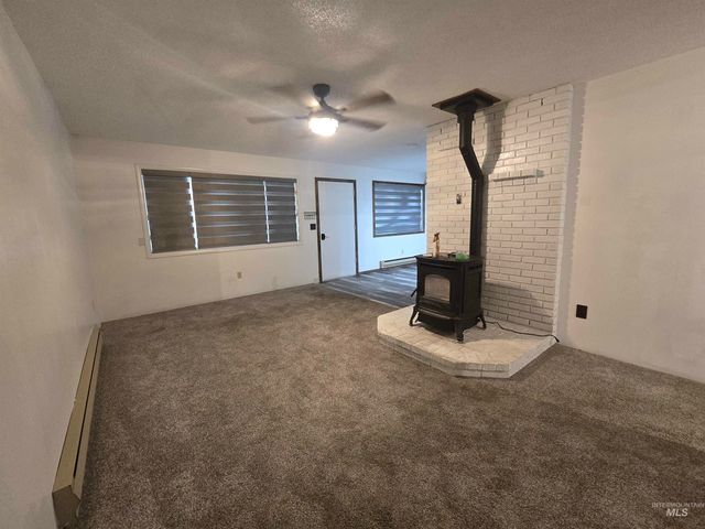 321 W Avenue E, Jerome, ID 83338