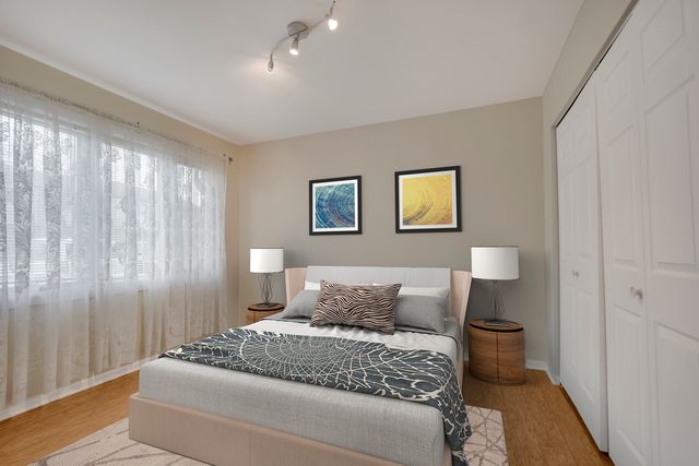 7666 S 88th Court, Justice, IL 60458