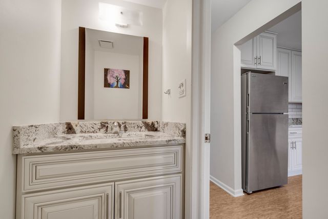 7666 S 88th Court, Justice, IL 60458