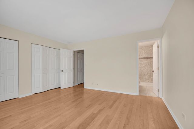 7666 S 88th Court, Justice, IL 60458