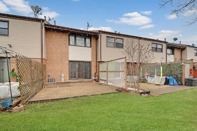 7666 S 88th Court, Justice, IL 60458