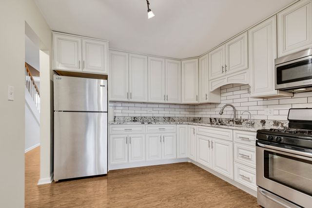 7666 S 88th Court, Justice, IL 60458