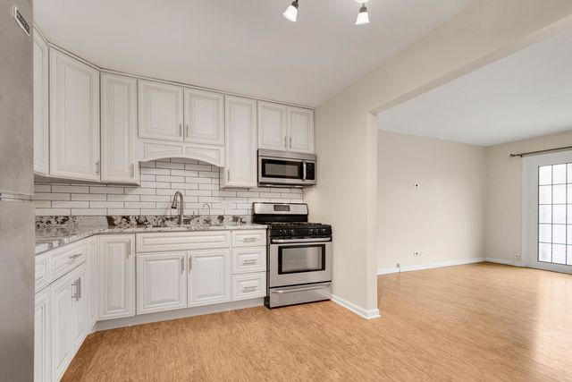 7666 S 88th Court, Justice, IL 60458