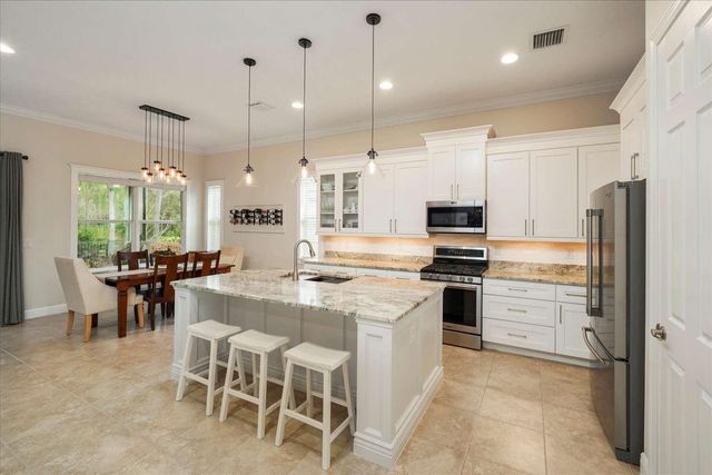 235 11th Square, Vero Beach, FL 32962