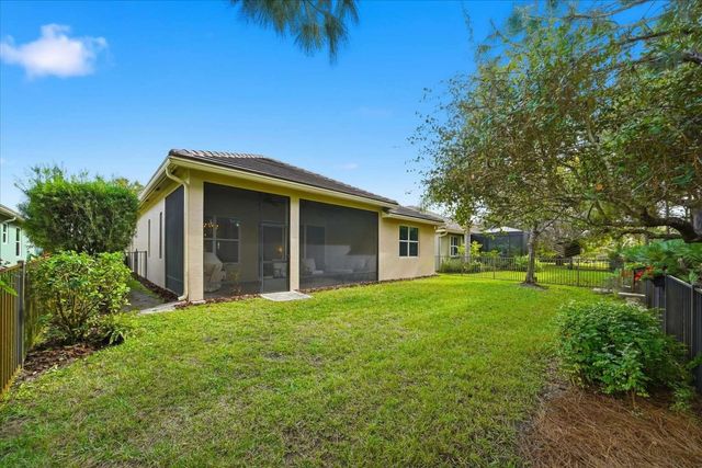 235 11th Square, Vero Beach, FL 32962