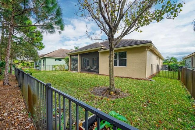 235 11th Square, Vero Beach, FL 32962