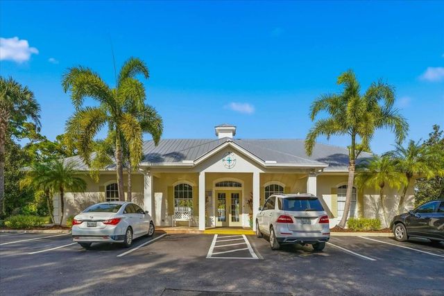 235 11th Square, Vero Beach, FL 32962