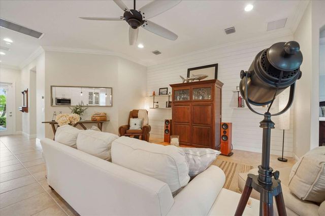 235 11th Square, Vero Beach, FL 32962