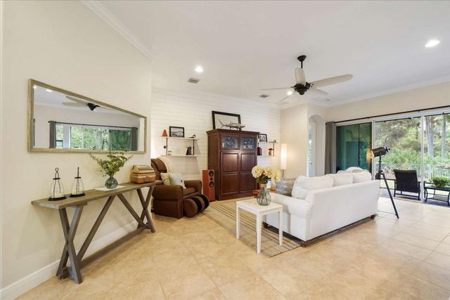 235 11th Square, Vero Beach, FL 32962