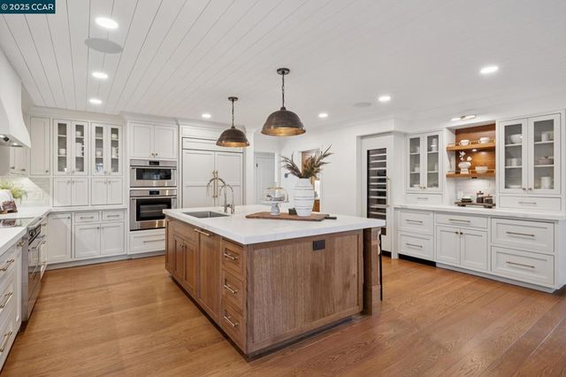 104 Van Ripper Ln, Orinda, CA 94563