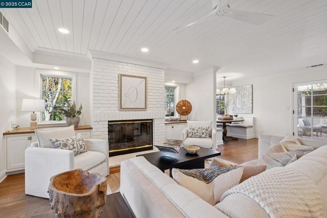 104 Van Ripper Ln, Orinda, CA 94563