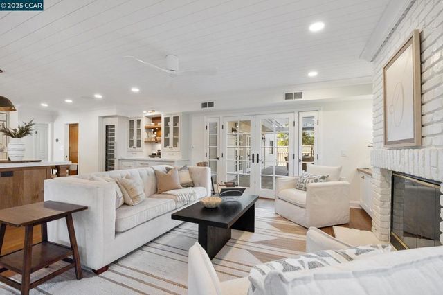 104 Van Ripper Ln, Orinda, CA 94563