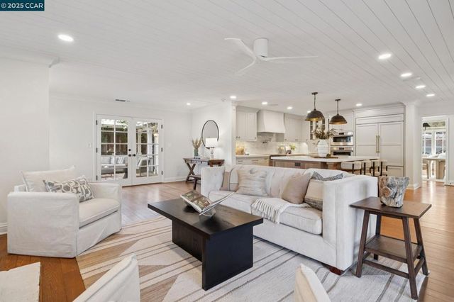 104 Van Ripper Ln, Orinda, CA 94563