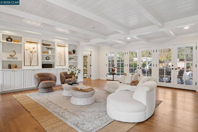 104 Van Ripper Ln, Orinda, CA 94563