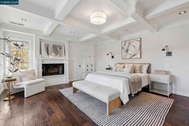 104 Van Ripper Ln, Orinda, CA 94563