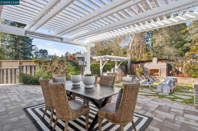 104 Van Ripper Ln, Orinda, CA 94563