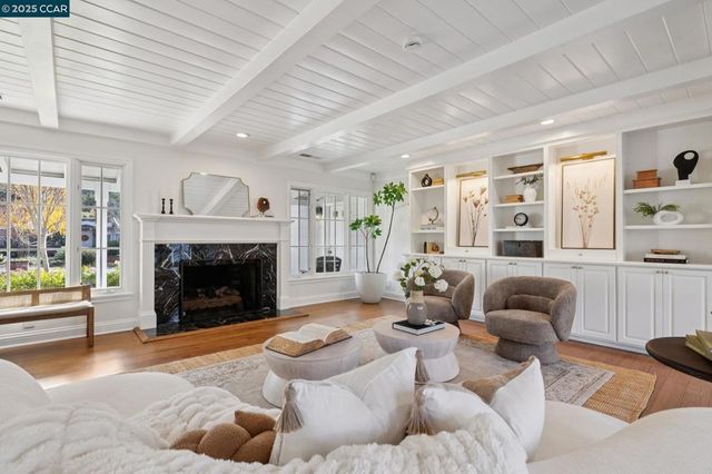 104 Van Ripper Ln, Orinda, CA 94563