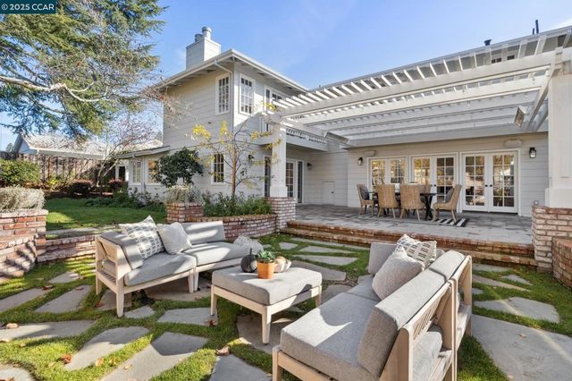 104 Van Ripper Ln, Orinda, CA 94563