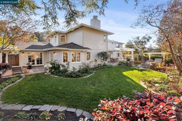 104 Van Ripper Ln, Orinda, CA 94563