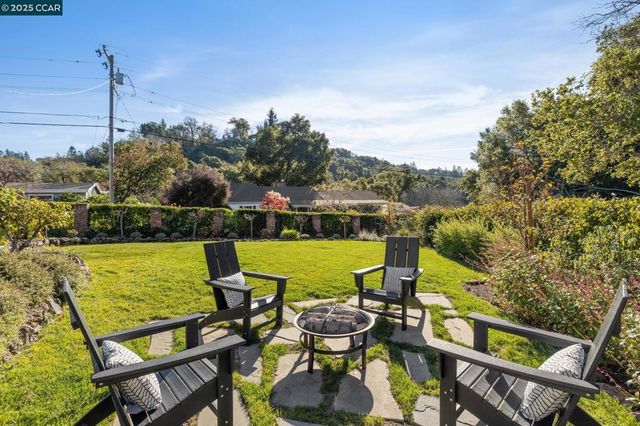 104 Van Ripper Ln, Orinda, CA 94563
