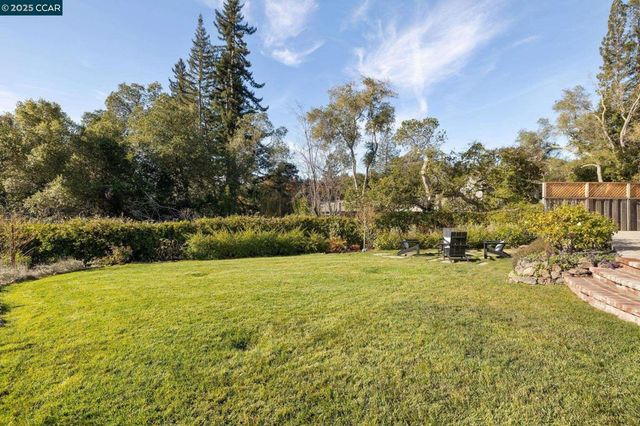 104 Van Ripper Ln, Orinda, CA 94563