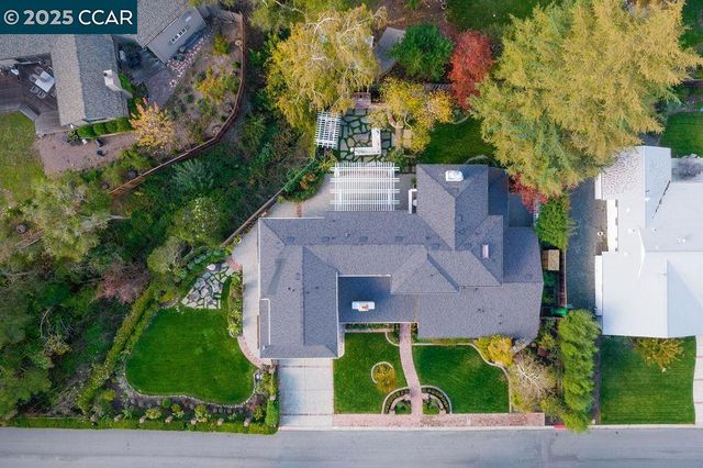 104 Van Ripper Ln, Orinda, CA 94563