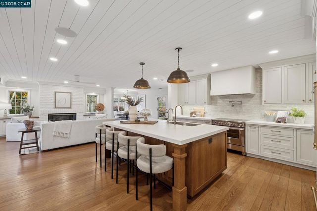 104 Van Ripper Ln, Orinda, CA 94563