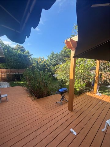 9048 Carlyle Ave, Surfside, FL 33154