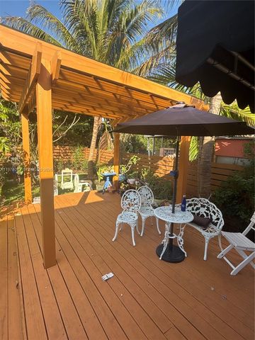 9048 Carlyle Ave, Surfside, FL 33154