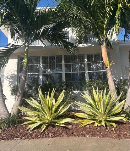 9048 Carlyle Ave, Surfside, FL 33154