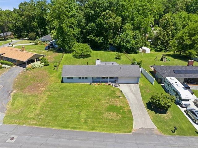 537 Kelly Drive, Marietta, GA 30066
