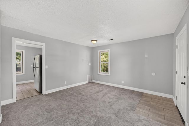 3521 E Sunview Ave, Wichita, KS 67216