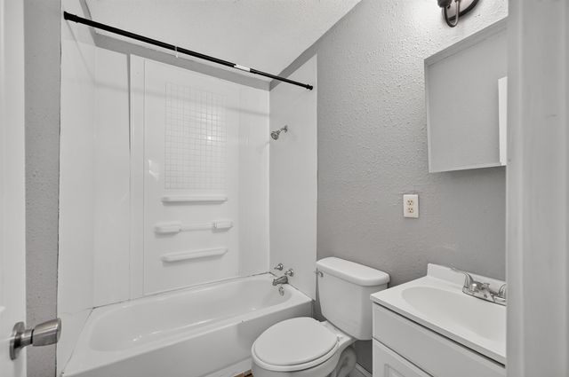 3521 E Sunview Ave, Wichita, KS 67216