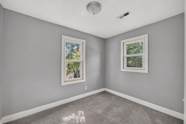 3521 E Sunview Ave, Wichita, KS 67216