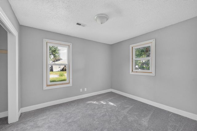 3521 E Sunview Ave, Wichita, KS 67216