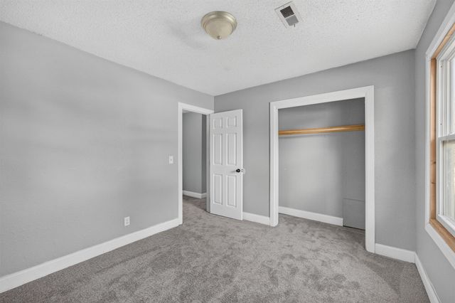 3521 E Sunview Ave, Wichita, KS 67216