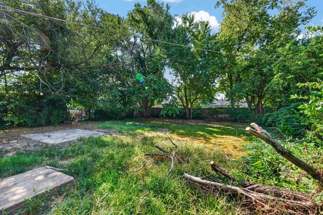 3521 E Sunview Ave, Wichita, KS 67216